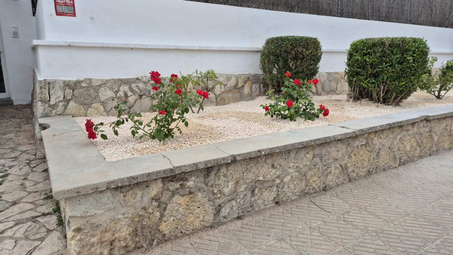 Instalación y revisión de sistemas de riego automático eficientes para el verano en Mallorca