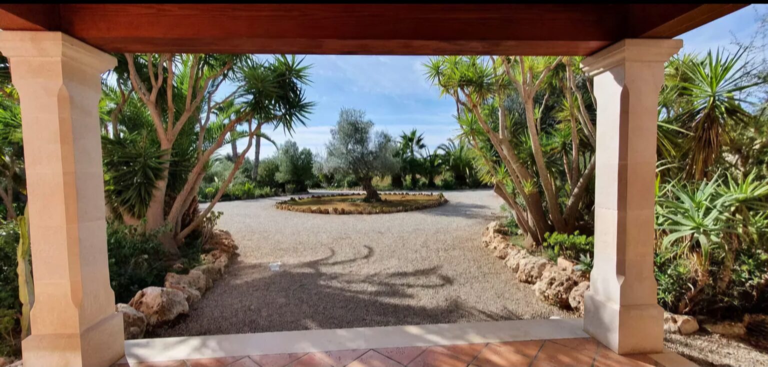 Empresa de mantenimiento de jardines para comunidades de vecinos en la comarca de Mallorca